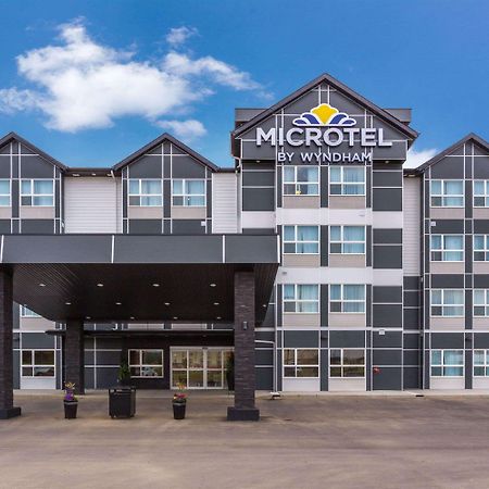 Microtel Inn & Suites By Wyndham Whitecourt Exterior foto