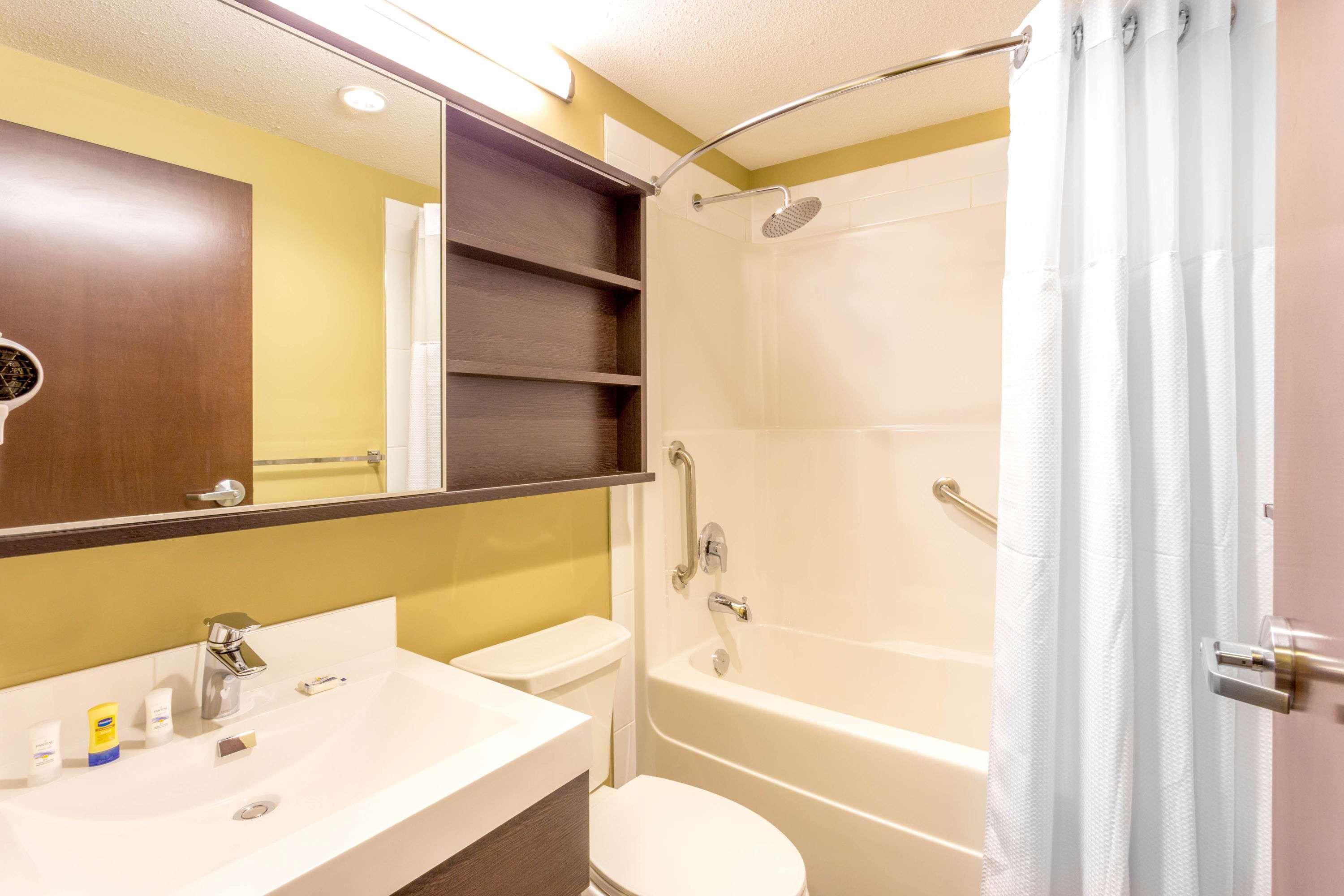 Microtel Inn & Suites By Wyndham Whitecourt Exterior foto
